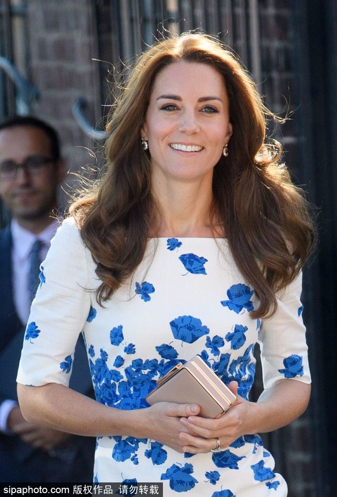 英國威廉王子夫婦到訪盧頓 凱特王妃亮相清新脫俗