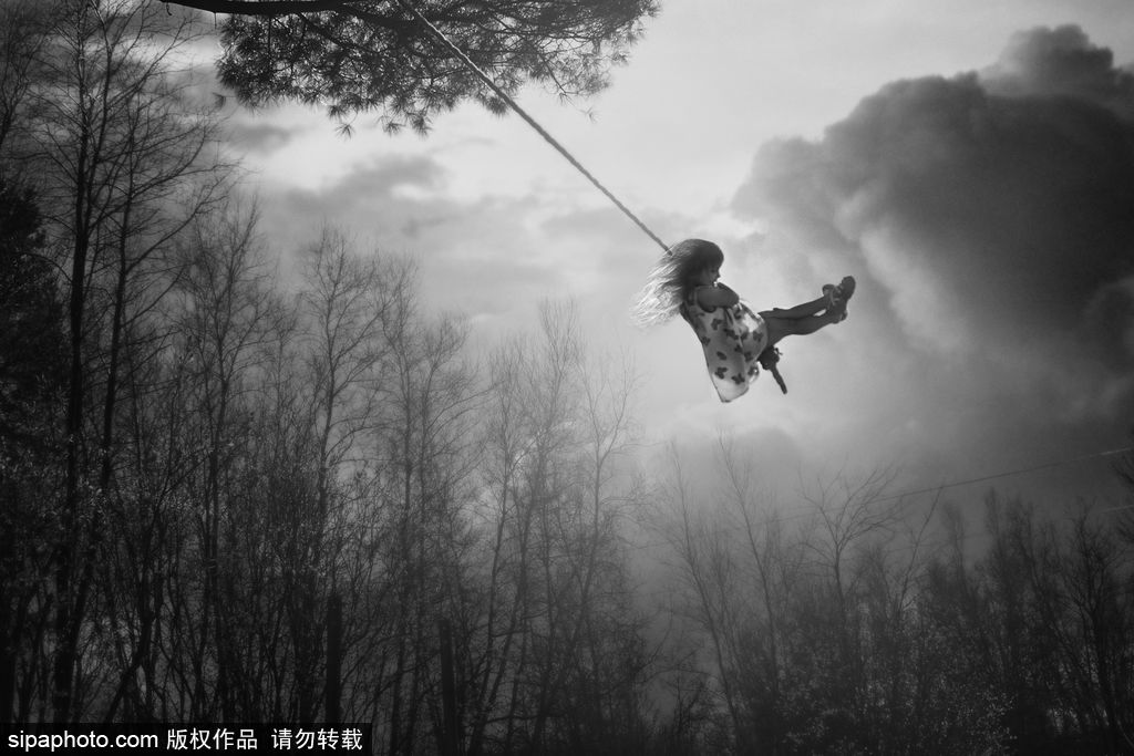 “童年不插電”系列經(jīng)典攝影作品 童趣黑白最純粹