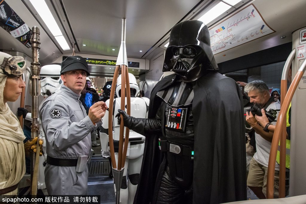 比利時動漫節(jié)：帝國士兵霸氣現(xiàn)身地鐵站 各種超萌角色嗨不停