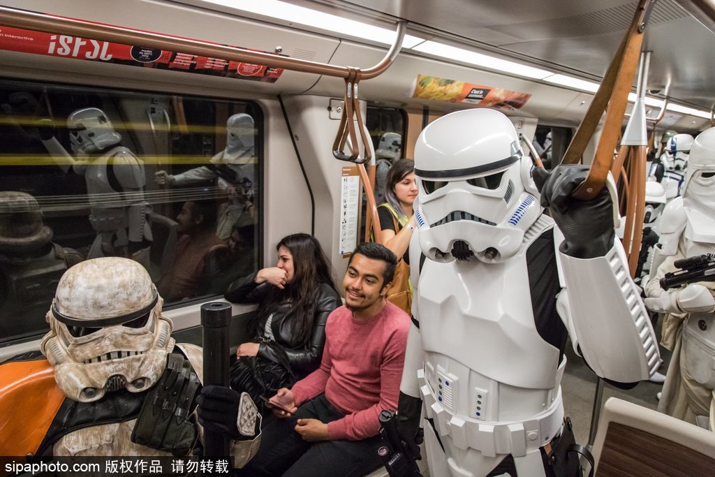 比利時動漫節(jié)：帝國士兵霸氣現(xiàn)身地鐵站 各種超萌角色嗨不停