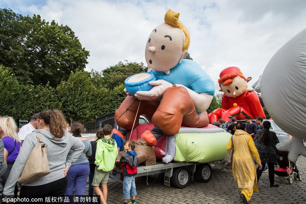 比利時動漫節：帝國士兵霸氣現身地鐵站 各種超萌角色嗨不停