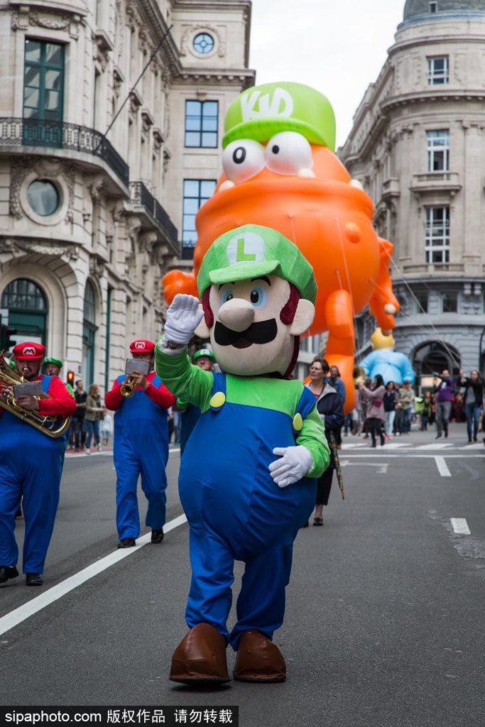 比利時動漫節(jié)：帝國士兵霸氣現(xiàn)身地鐵站 各種超萌角色嗨不停