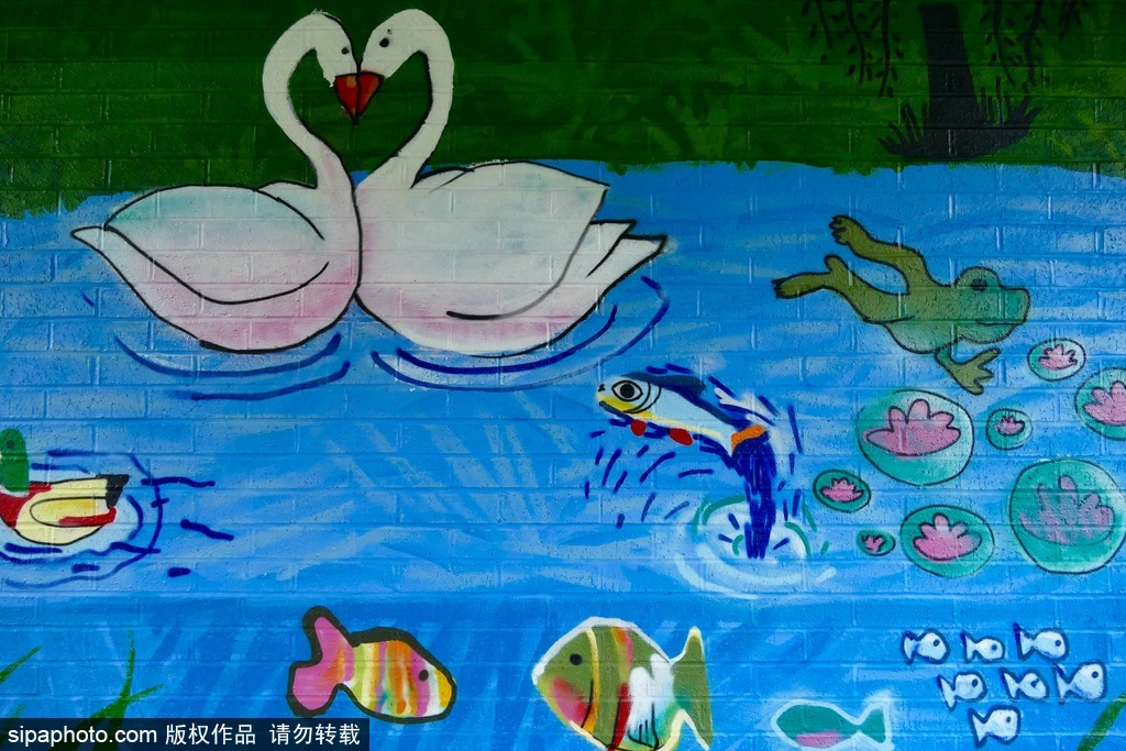 英國：卡通藝術作品亮相牛津運河橋底 繽紛多彩趣味十足