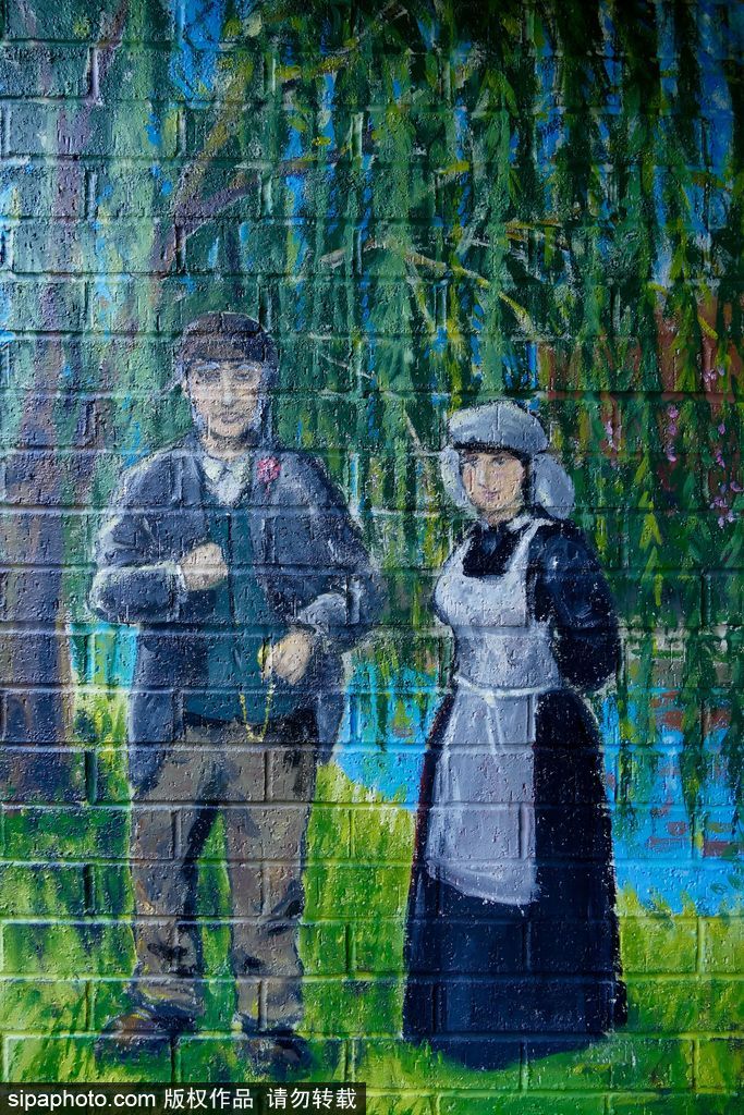 英國：卡通藝術(shù)作品亮相牛津運河橋底 繽紛多彩趣味十足