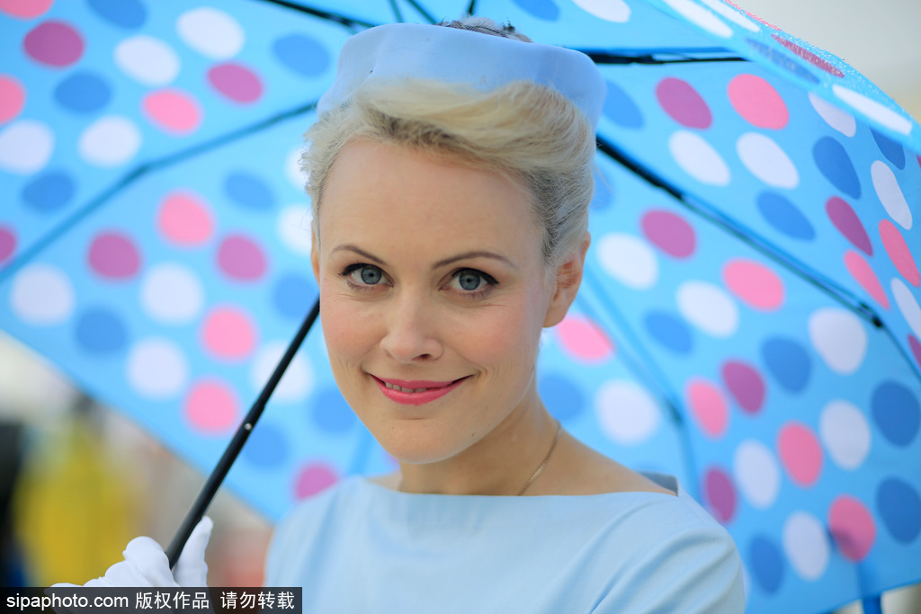 英古德伍德復(fù)古會(huì) 民眾復(fù)古裝搭配老爺車韻味十足