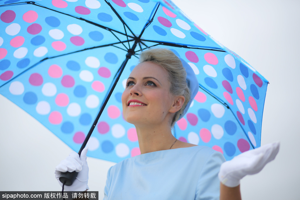 英古德伍德復(fù)古會(huì) 民眾復(fù)古裝搭配老爺車韻味十足