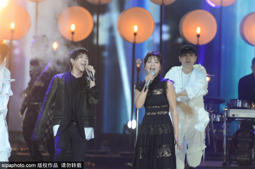 第11屆金鷹獎(jiǎng)閉幕式：胡歌、劉濤獲人氣演員獎(jiǎng)