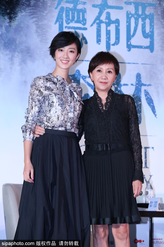 桂綸鎂亮相電影《德布西森林》活動(dòng) 穿黑色長裙優(yōu)雅又知性