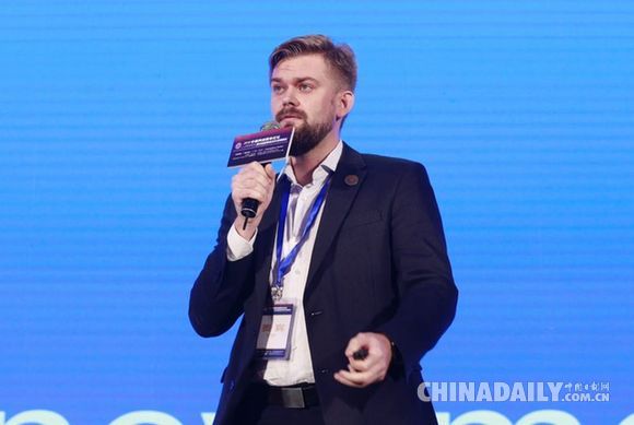 《俄羅斯報》“透視俄羅斯”編輯部國際項目部總編弗謝沃洛德•尤里耶維奇•布里亞發言