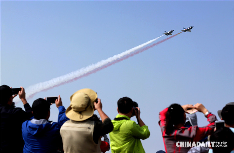 2016珠海航展開(kāi)幕 殲-20亮相表演