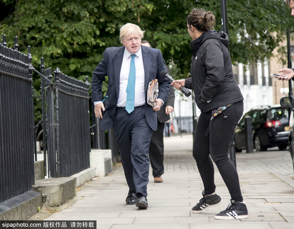 記者節(jié) 盤(pán)點(diǎn)鏡頭背后國(guó)外媒體人的“洪荒之力”