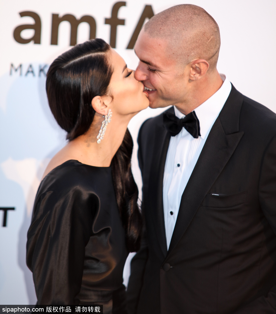 光棍節(jié)的暴擊│盤點(diǎn)明星情侶蘇炸了的甜蜜瞬間