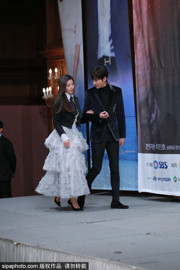 《藍(lán)色大海的傳說》發(fā)布會 李敏鎬全智賢都來了