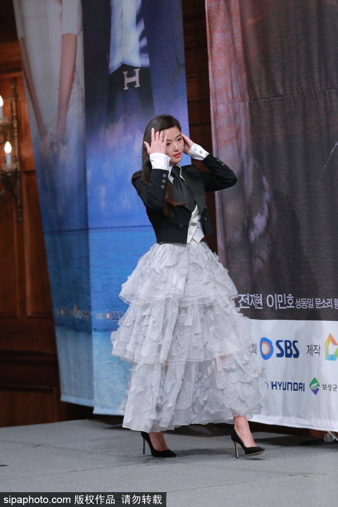 《藍(lán)色大海的傳說》發(fā)布會 李敏鎬全智賢都來了