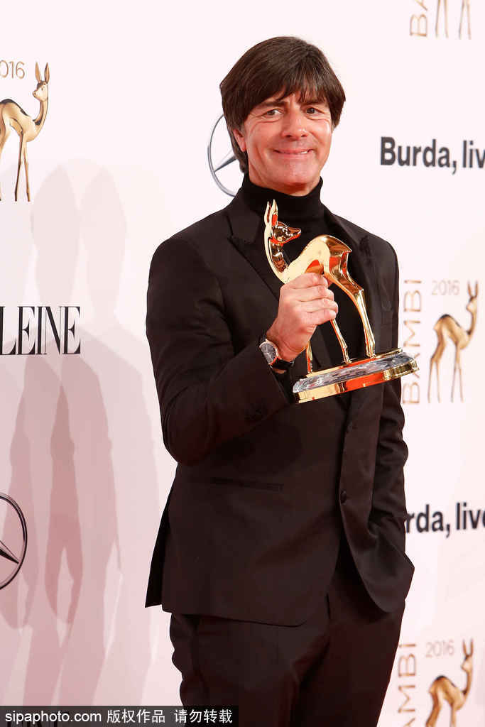 2017德國小鹿斑比獎(jiǎng)紅毯 超模女星驚艷紅毯球星大大腕齊亮相