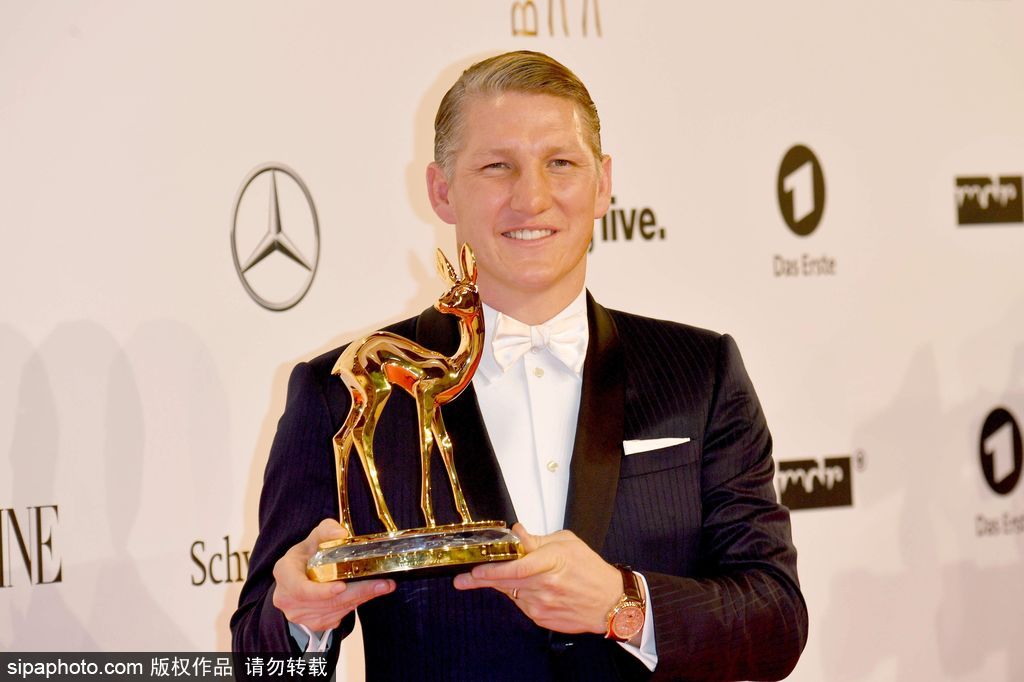 2017德國(guó)小鹿斑比獎(jiǎng)紅毯 超模女星驚艷紅毯球星大大腕齊亮相