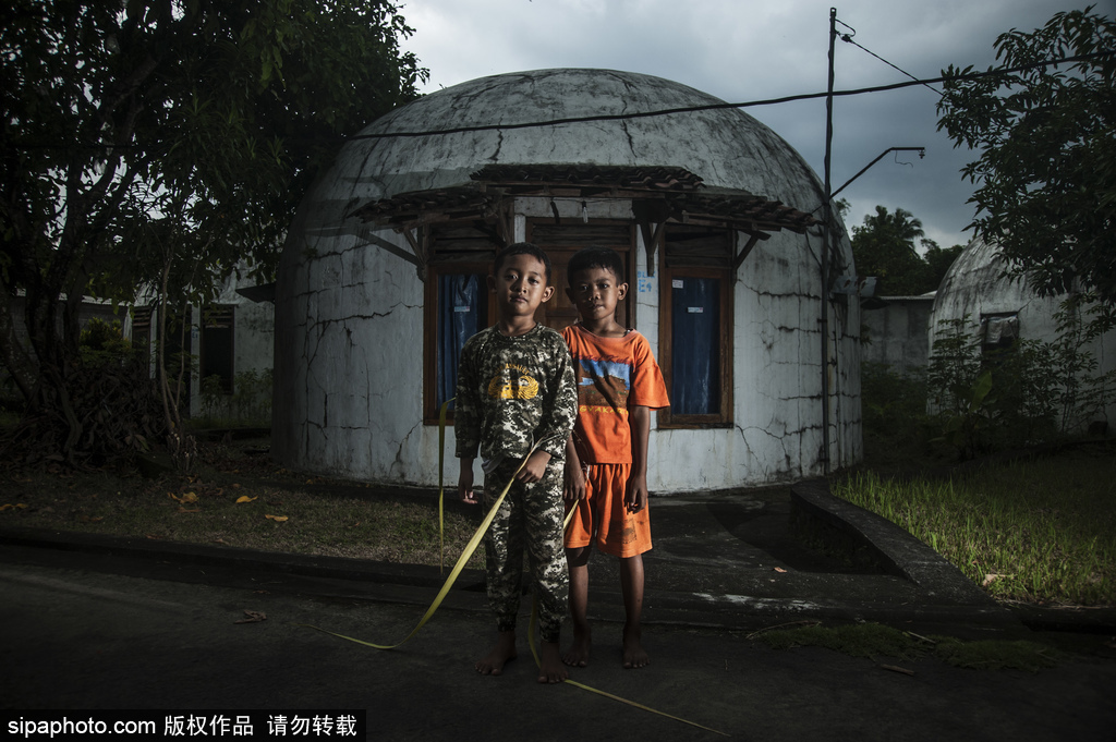 印尼海嘯十年后的災(zāi)民村 圓頂房屋造型奇特成旅游景點(diǎn)
