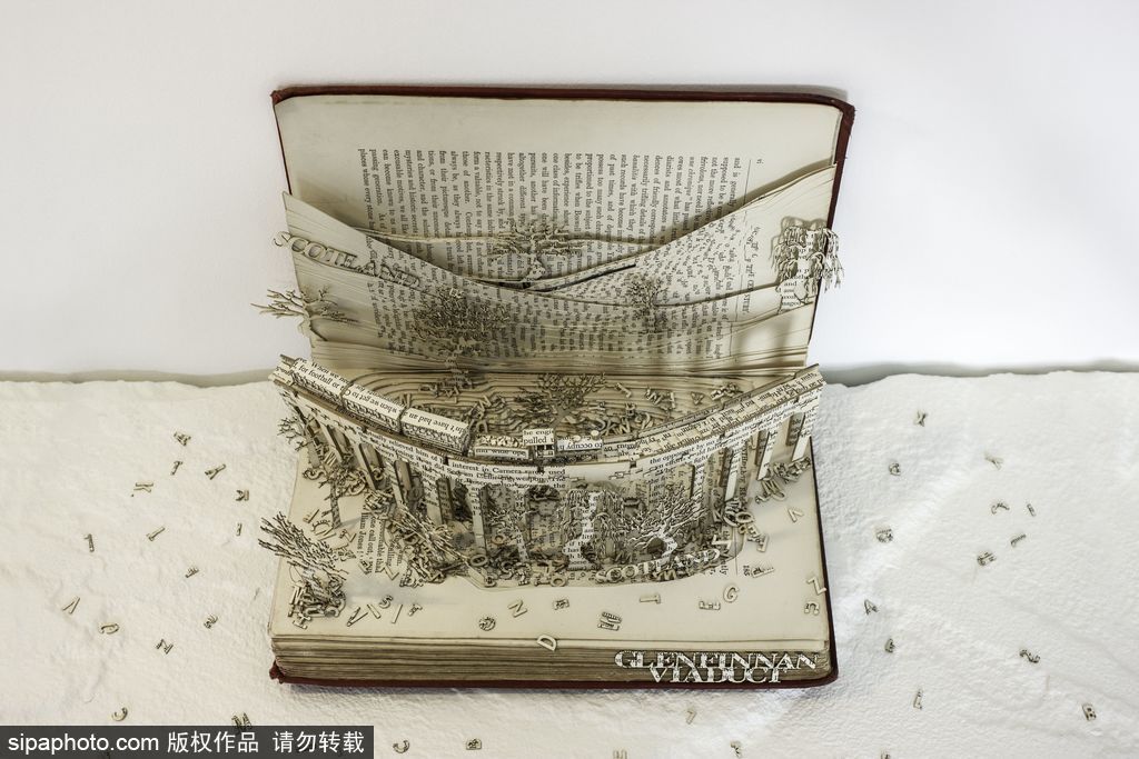 英國設計師打造立體書頁雕塑 重現哈利波特經典場景