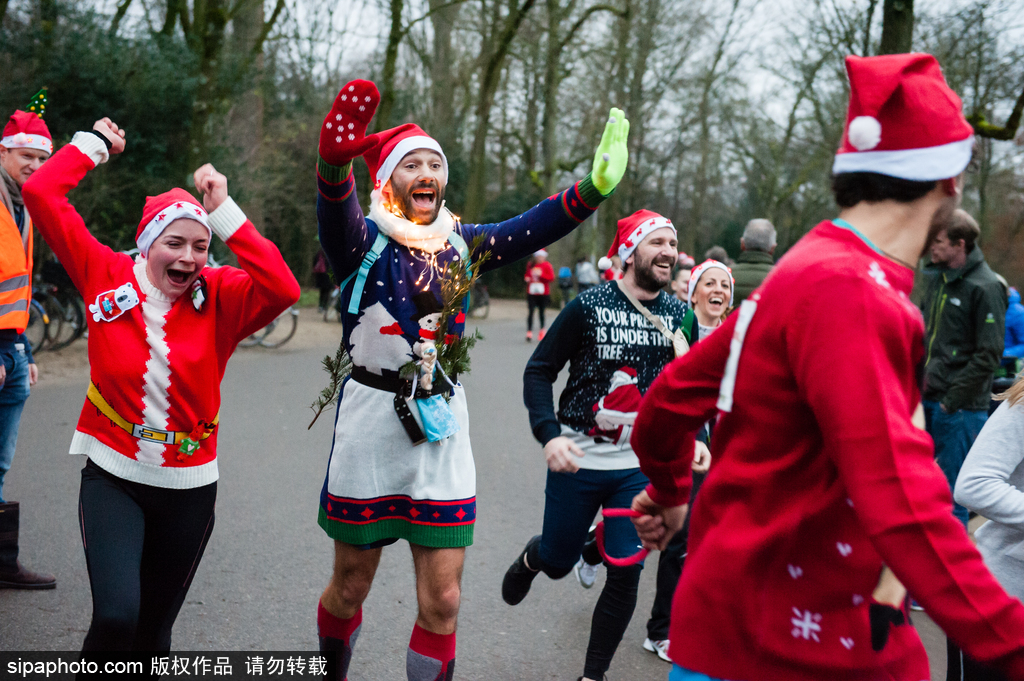 荷蘭舉辦“最丑毛衣跑” 民眾展示奇葩巨丑毛衣
