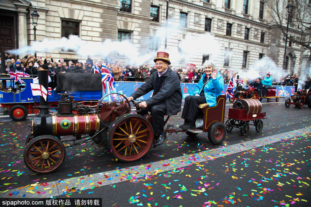2017倫敦新年大游行盛大舉行 載歌載舞歡聲笑語(yǔ)迎新年