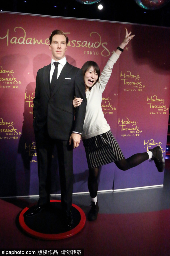 鹿晗蠟像被親掉色？盤點明星VS蠟像大對比