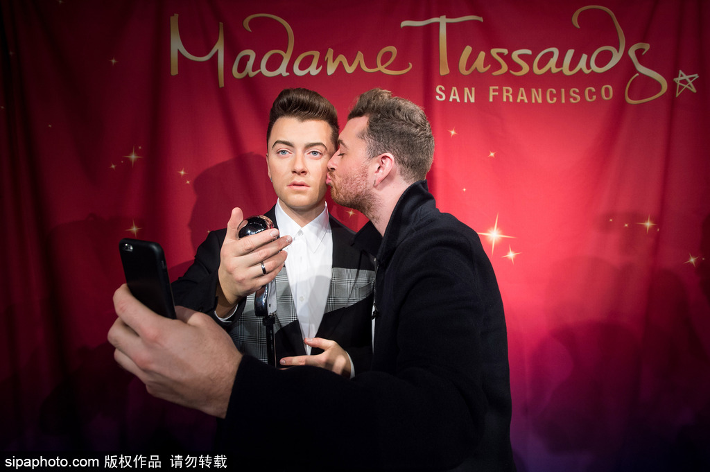 鹿晗蠟像被親掉色？盤(pán)點(diǎn)明星VS蠟像大對(duì)比