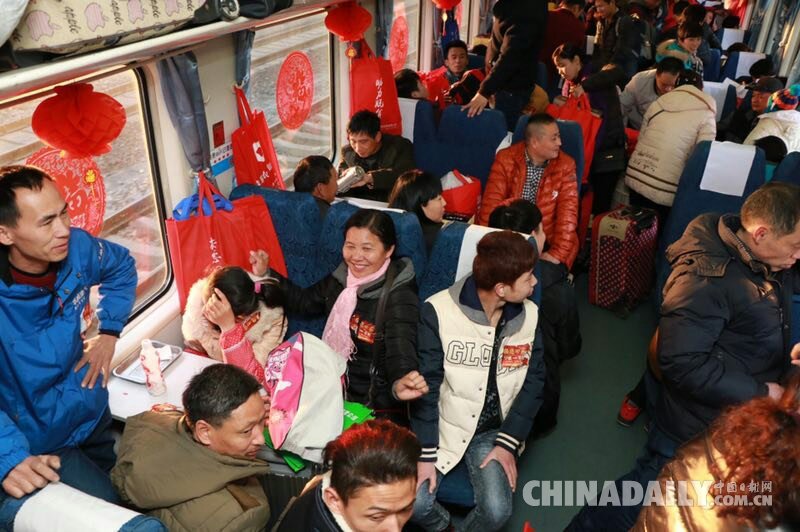 開往家鄉的專列：1200多名阜陽農民工免費乘專列返鄉