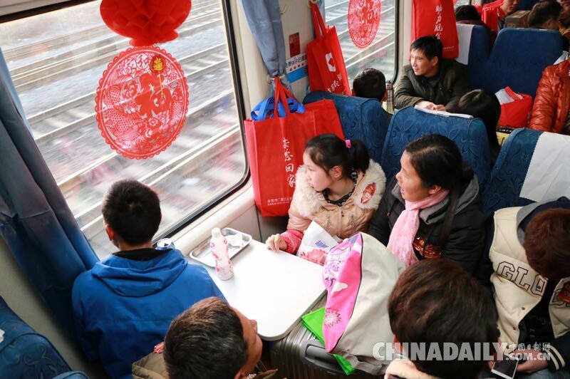 開往家鄉(xiāng)的專列：1200多名阜陽農(nóng)民工免費乘專列返鄉(xiāng)