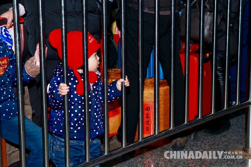 開往家鄉的專列：1200多名阜陽農民工免費乘專列返鄉