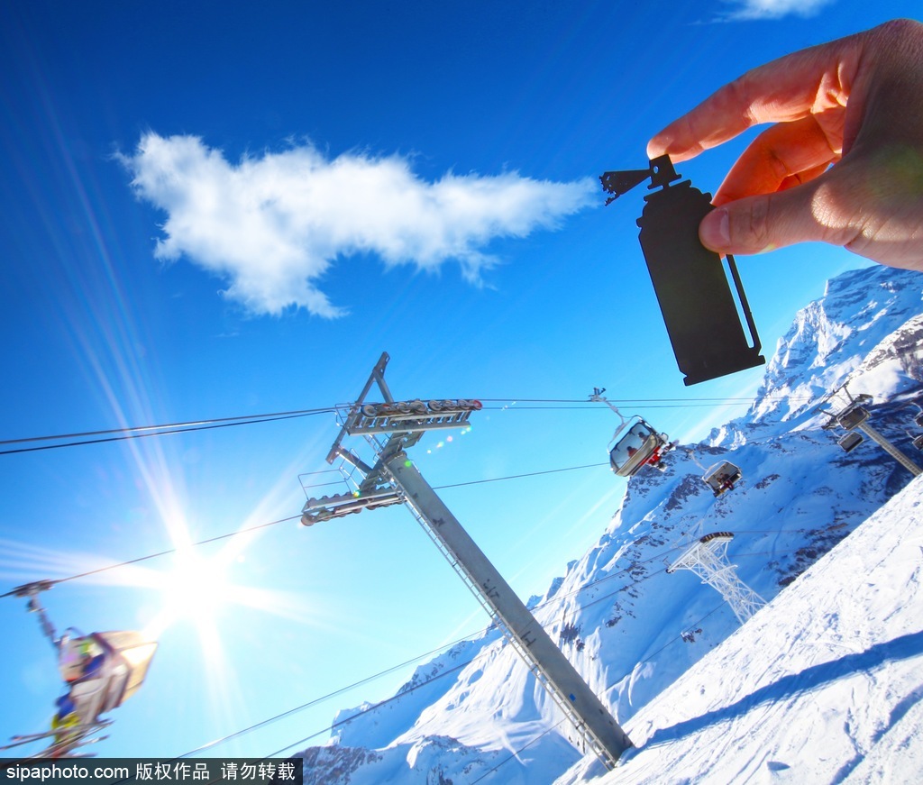 剪紙錯位藝術趣味無窮 盤點度假勝地巧變創(chuàng)意作品