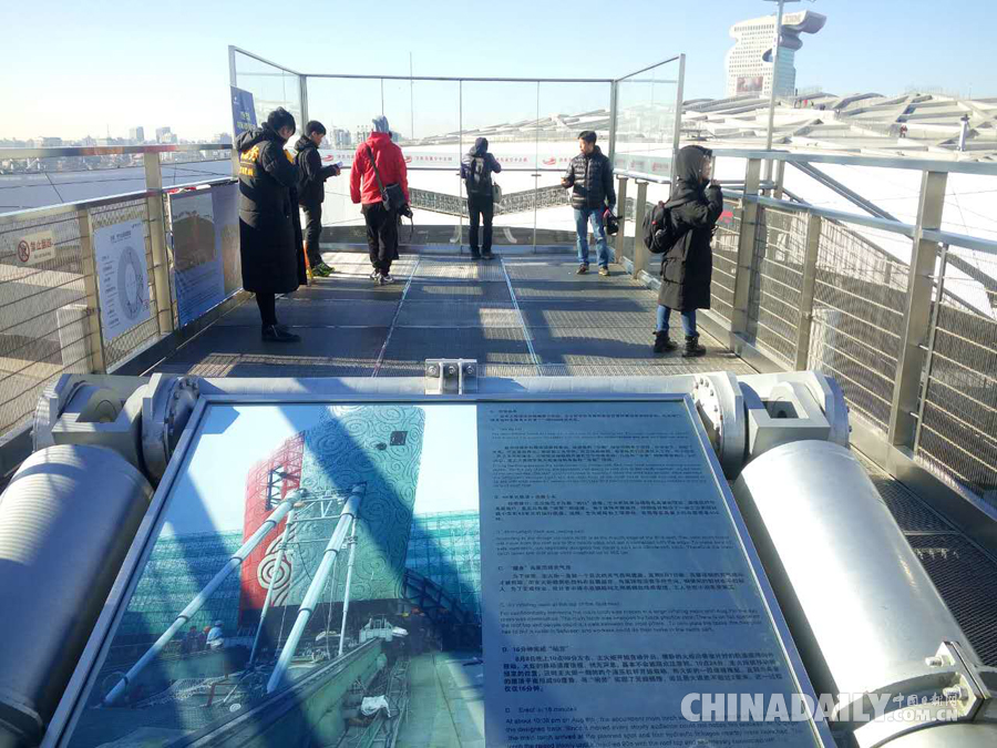 莫辜負(fù)晴空萬(wàn)里 登鳥(niǎo)巢屋頂跑步