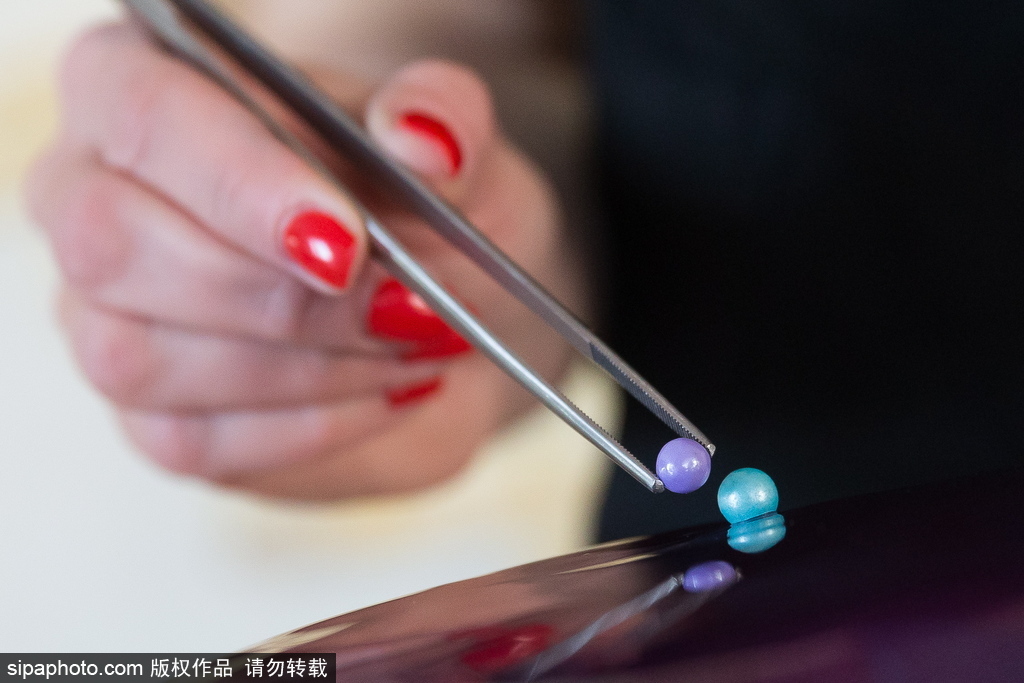 太完美！連強(qiáng)迫癥都被這個俄羅斯美女做的鏡面蛋糕治愈了