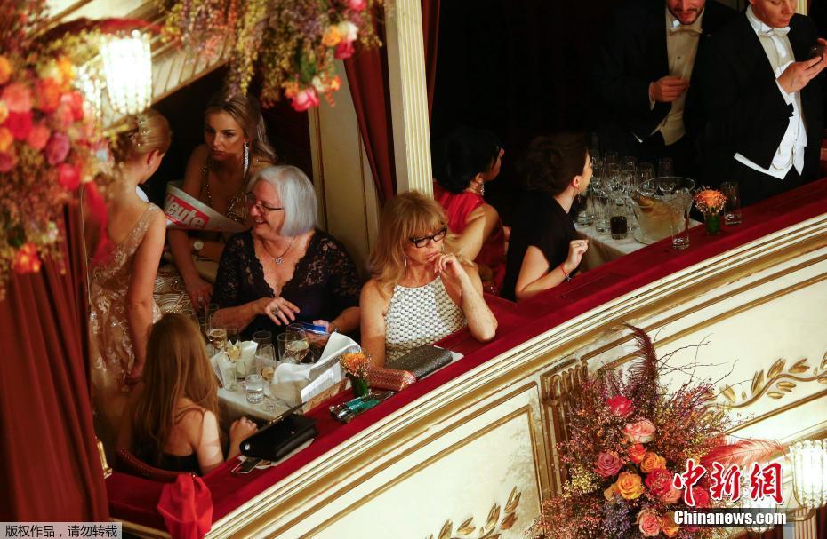 維也納歌劇院舉行年度舞會(huì) 場面盛大奢華