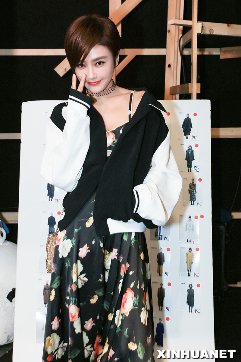 秦嵐現身米蘭時裝周 以酷帥短發造型出入秀場