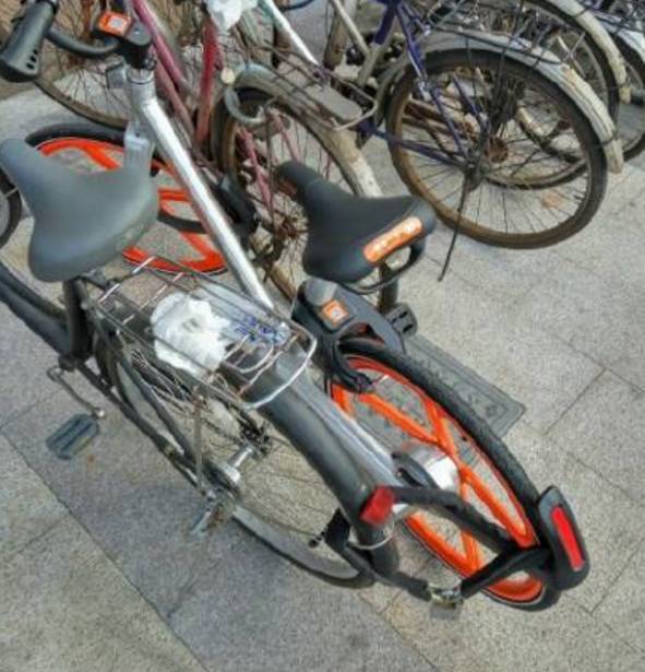 成都共享單車被燒毀 盤點N種被“玩壞”的共享單車