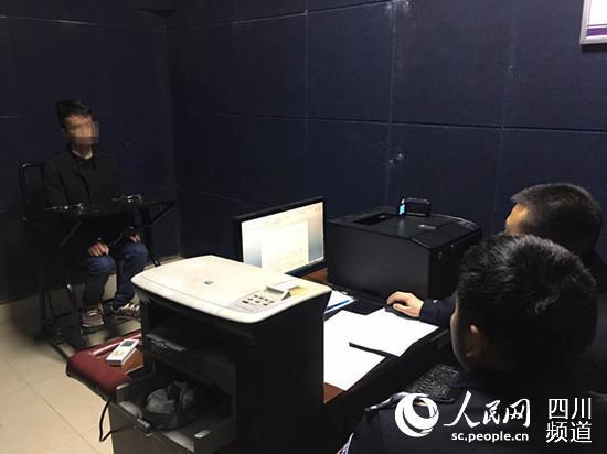 扒手拼命反抗追捕 致成都民警摔倒髕骨骨折(圖)