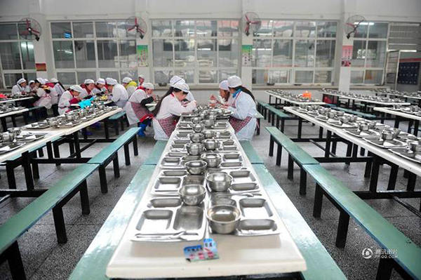 最大農村寄宿小學 近千人靠“剪刀石頭布”打飯