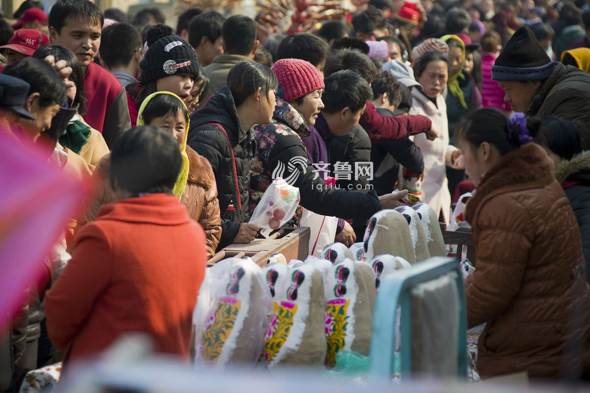 感受非遺文化 山東火把李廟會泥塑娃娃當主角[組圖]