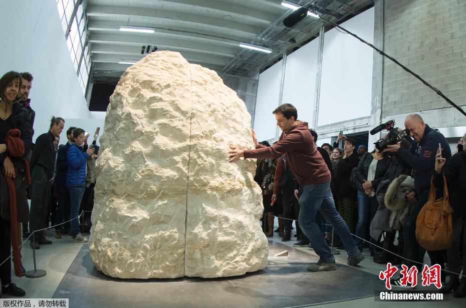 在石頭中漫游？法國行為藝術(shù)家自鎖巨石內(nèi)1周[組圖]