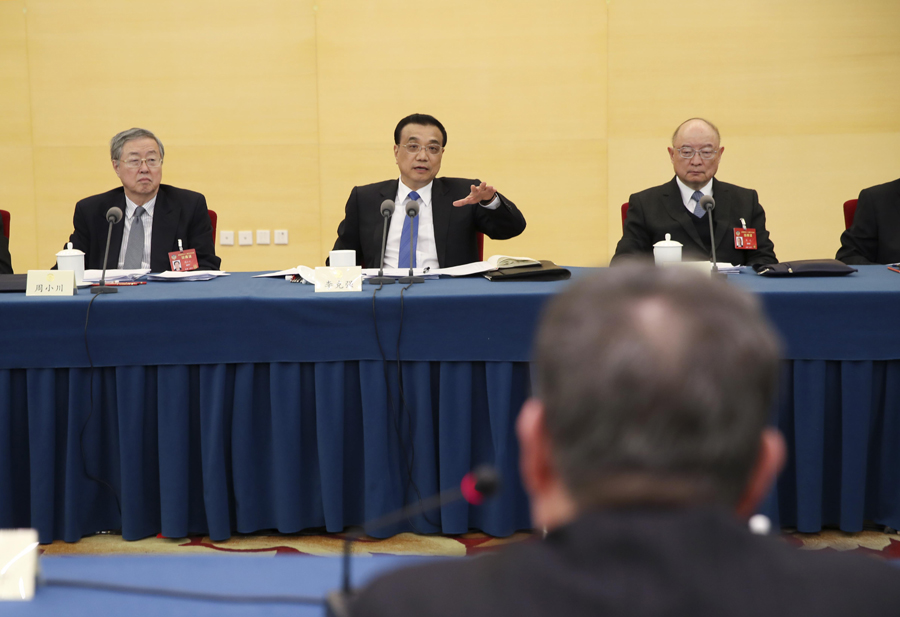 李克強(qiáng)看望經(jīng)濟(jì)、農(nóng)業(yè)界全國政協(xié)委員并參加聯(lián)組討論