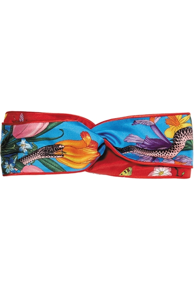 美不過發(fā)間一抹春色 為沉悶增添小浪漫