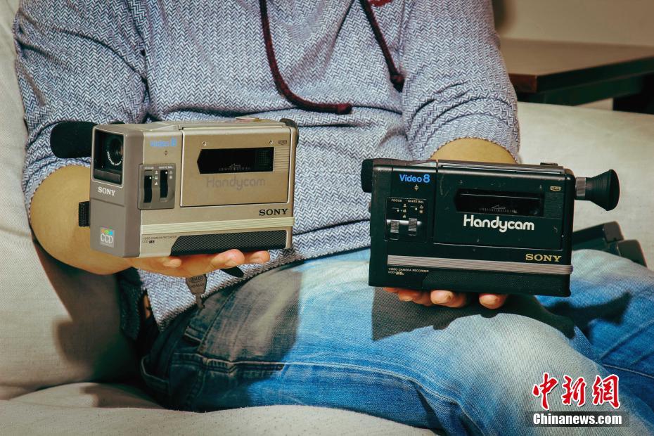 天津80后小伙收藏百余臺經(jīng)典攝像機(jī)（組圖）