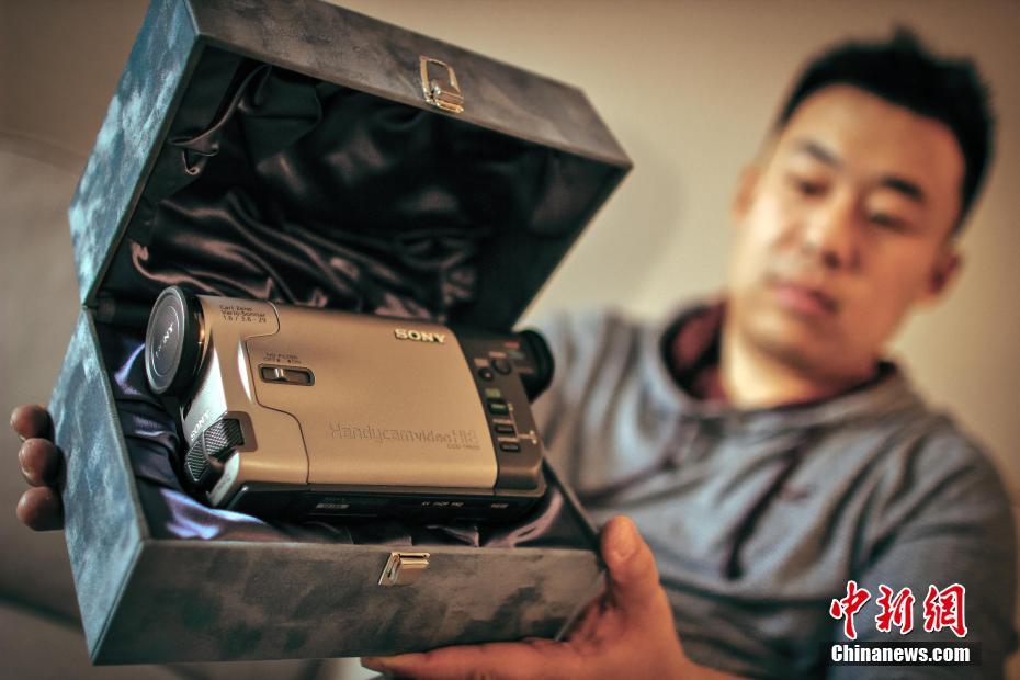 天津80后小伙收藏百余臺(tái)經(jīng)典攝像機(jī)（組圖）