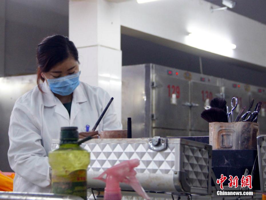 探訪廣西90后女遺體化妝師 堅守五年護送逝者最后一程（組圖）