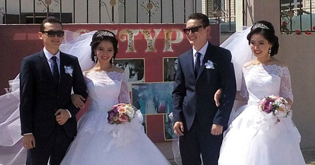 雙胞胎姐妹嫁雙胞胎兄弟 新郎官認(rèn)不出新娘