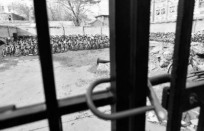 數(shù)百輛共享單車被扣 園區(qū)回應(yīng):已和運(yùn)營(yíng)方約談