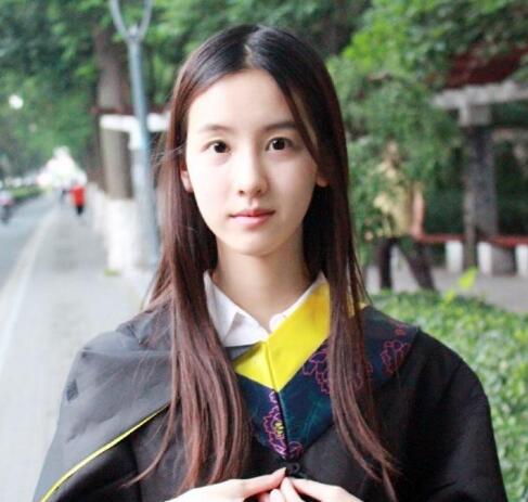 她是最美校花顏值力壓奶茶妹妹 因參加何炅的節(jié)目形象崩塌