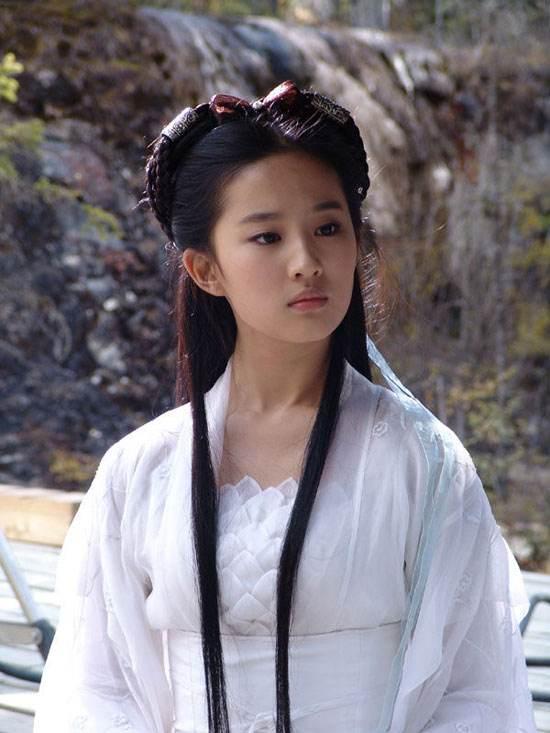 她是最美校花顏值力壓奶茶妹妹 因參加何炅的節目形象崩塌