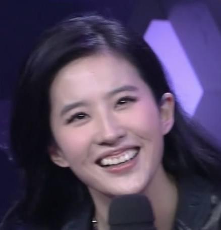 她是最美校花顏值力壓奶茶妹妹 因參加何炅的節(jié)目形象崩塌