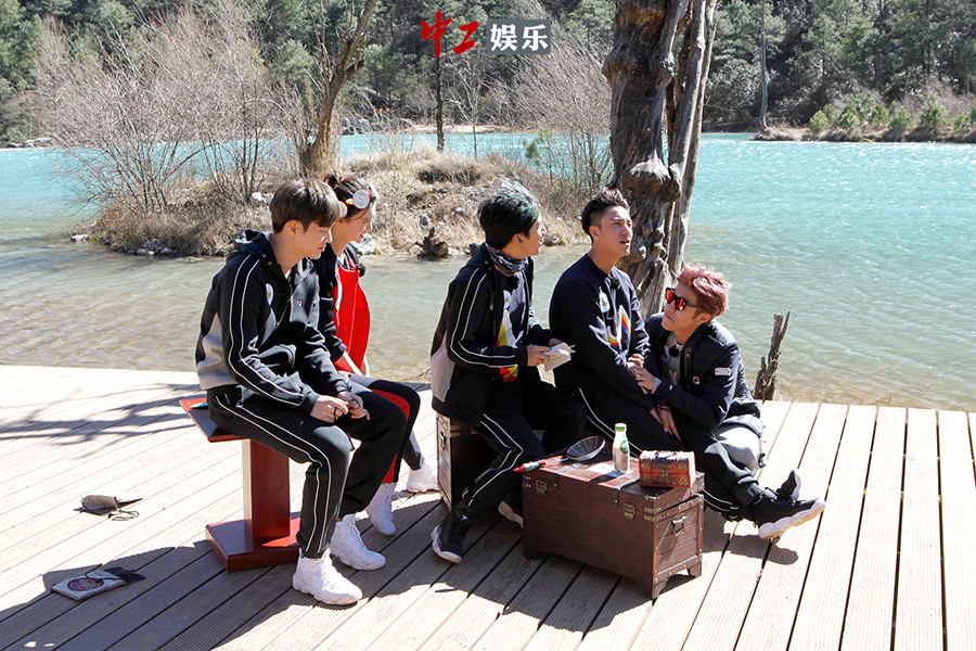 《二十四小時(shí)》吳磊麗江跑酷帥翻網(wǎng)友 陳坤開(kāi)座談會(huì)聊人生